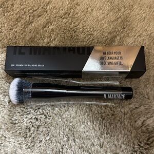 NIB! IL MAKIAGE 100 Foundation Blending Brush